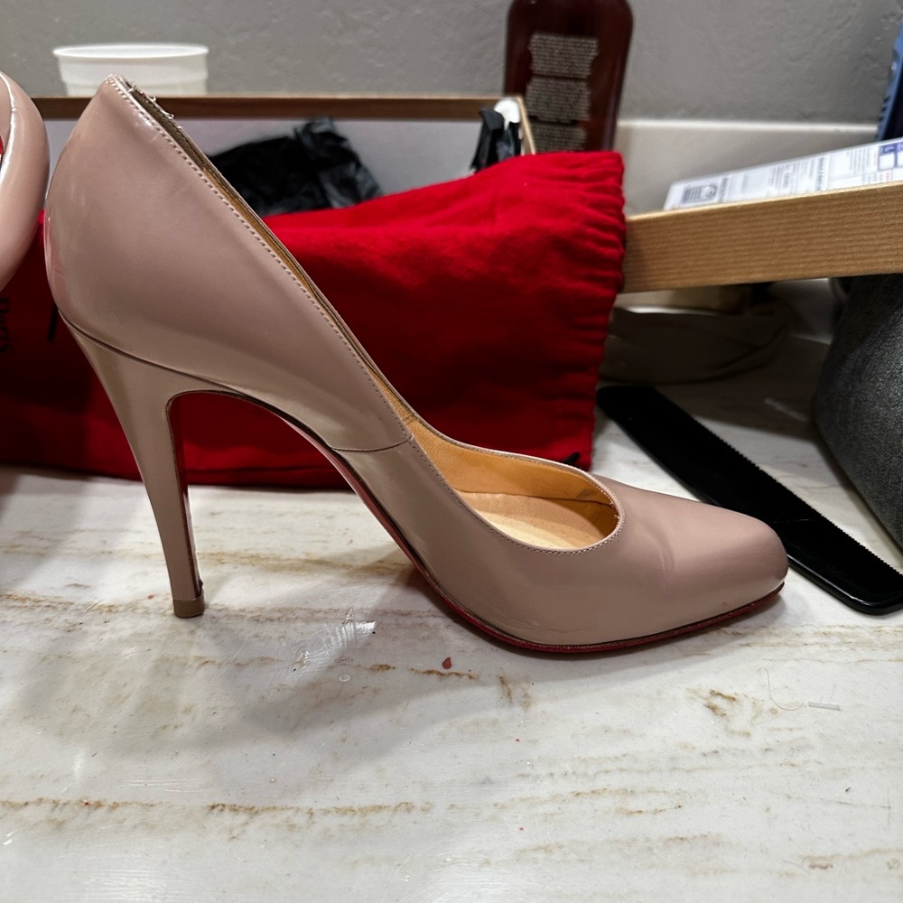 Christian Louboutin Nude Pumps